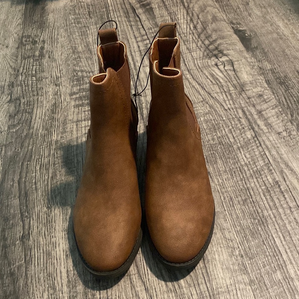 Maurice’s size 8 brown boots